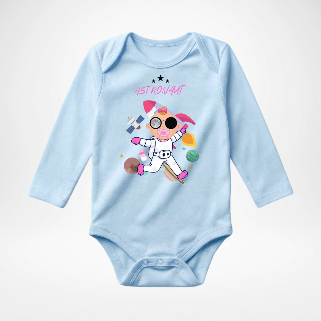Hellblauer Baby Body langarm für kleine Mädchen mit Astronaut- Motiv, hochwertiger Babybody aus Baumwolle mit Weltraum und Raketen Design von TIMMY &amp; MIMMY
