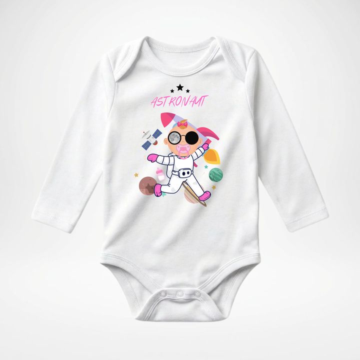 Weißer Baby Body langarm für kleine Mädchen mit Astronaut- Motiv, hochwertiger Babybody aus Baumwolle mit Weltraum und Raketen Design von TIMMY &amp; MIMMY