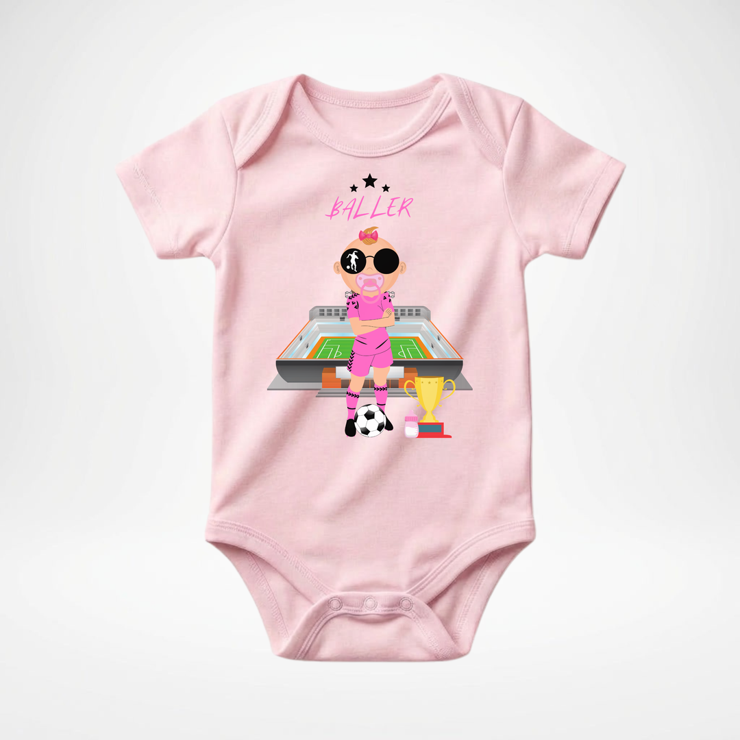 Rosa Baby Body kurzarm für Mädchen mit Fußball- Motiv, cooler Babybody aus Baumwolle mit Fußballerin- Design von der Baby- &amp; Kleinkind- Brand TIMMY &amp; MIMMY