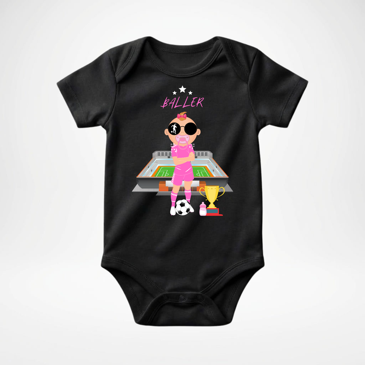 Schwarzer Baby Body kurzarm für Mädchen mit Fußball- Motiv, cooler Babybody aus Baumwolle mit Fußballerin- Design von der Baby- &amp; Kleinkind- Brand TIMMY &amp; MIMMY