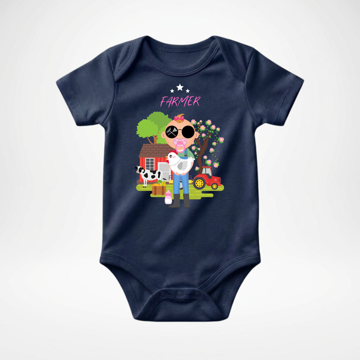 Navy blauer Baby Body kurzarm für Mädchen mit Farmer Motiv, cooler Babybody aus Baumwolle mit Bauernhof und Landwirtin Design der Baby-&amp; Kleinkind- Marke TIMMY &amp; MIMMY