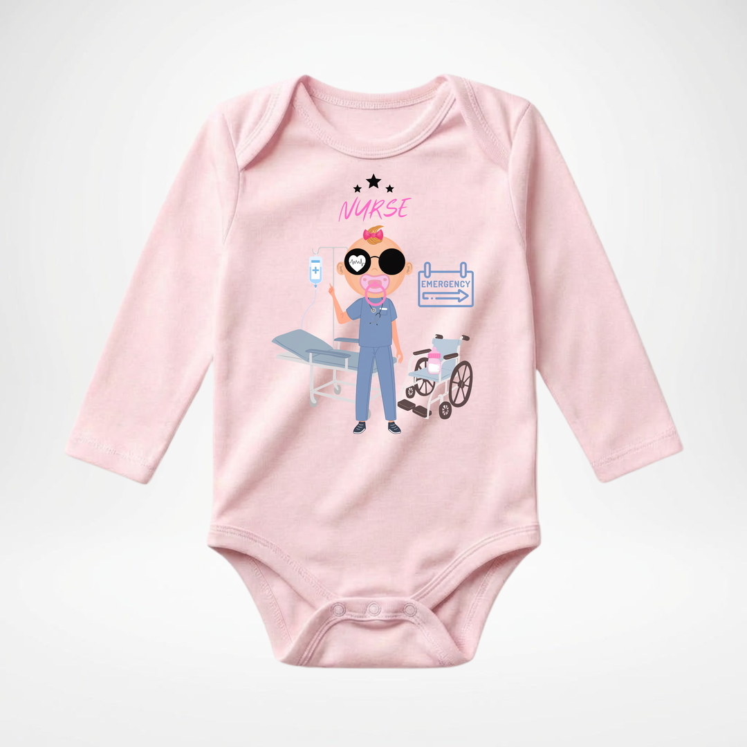 Rosa Baby Body langarm für Mädchen mit Nurse Motiv, hochwertiger Babybody aus Baumwolle mit Krankenschwester Design von TIMMY &amp; MIMMY