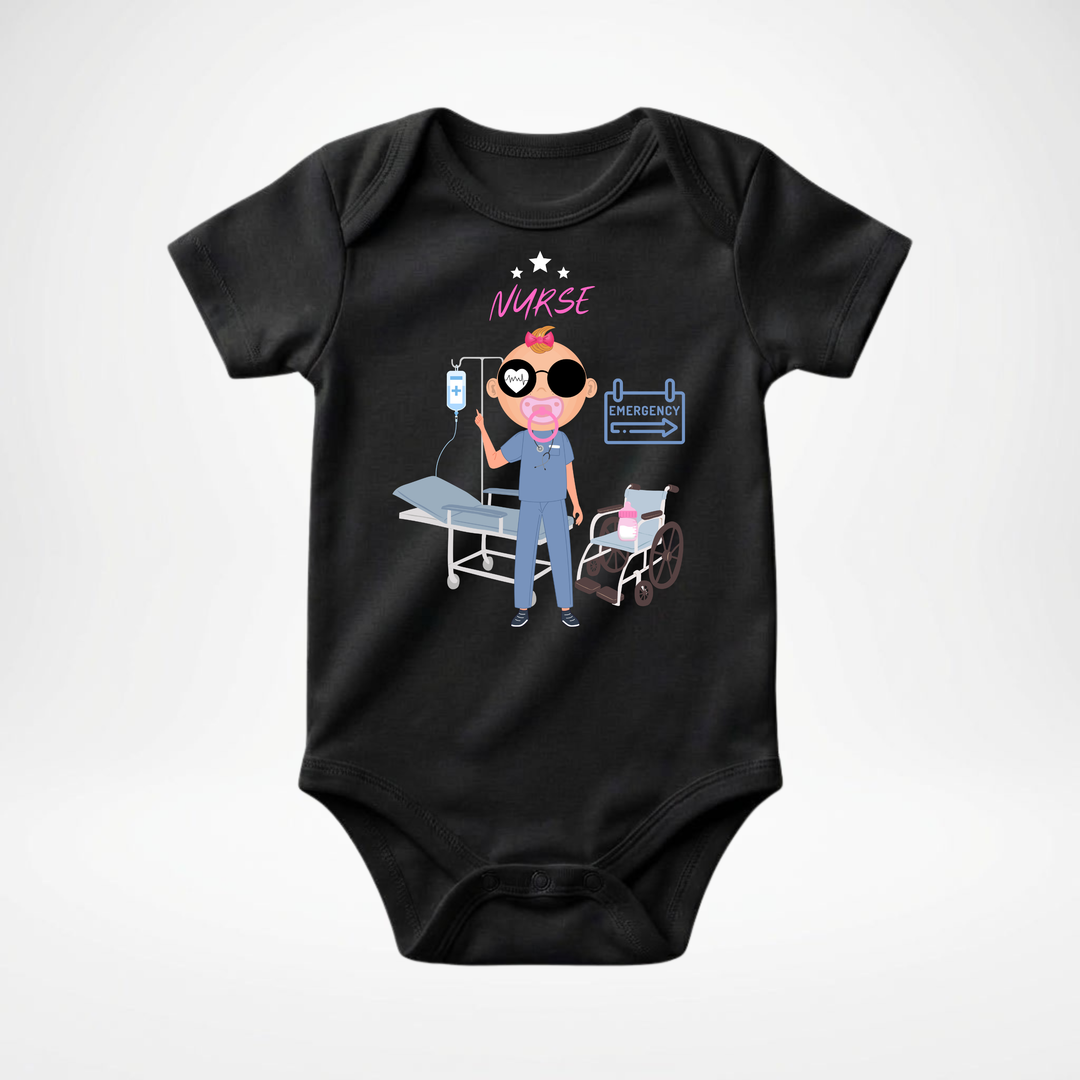 Schwarzer Baby Body kurzarm für Mädchen mit Nurse Motiv, süßer Babybody aus Baumwolle mit Krankenschwester Design von der Baby-&amp; Kleinkind Brand TIMMY &amp; MIMMY