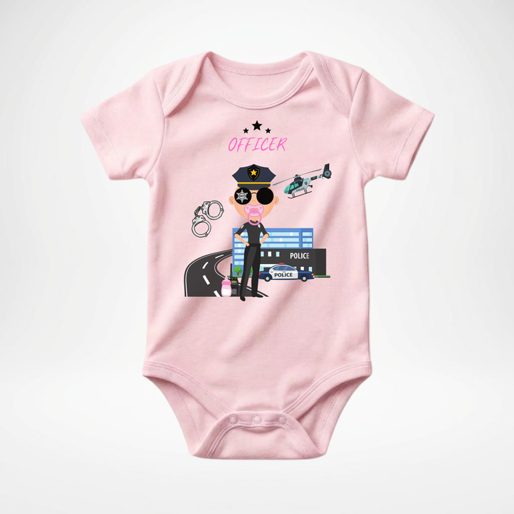 Rosa Baby Body kurzarm für Mädchen mit Officer- Motiv, cooler Babybody aus Baumwolle mit Polizei- Design von der Baby- &amp; Kleinkind- Brand TIMMY &amp; MIMMY