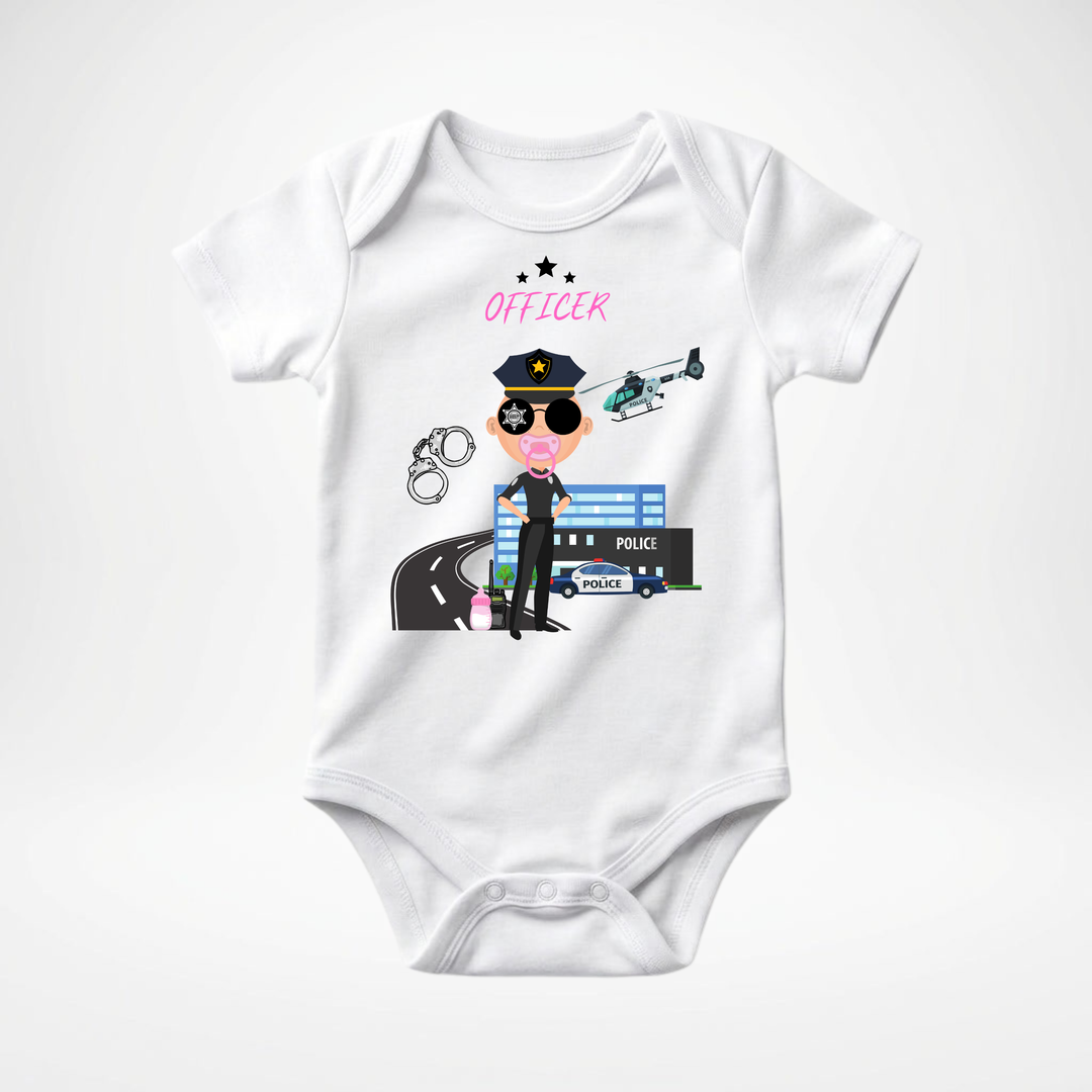 Weißer Baby Body kurzarm für Mädchen mit Officer- Motiv, cooler Babybody aus Baumwolle mit Polizei- Design von der Baby- & Kleinkind- Brand TIMMY & MIMMY