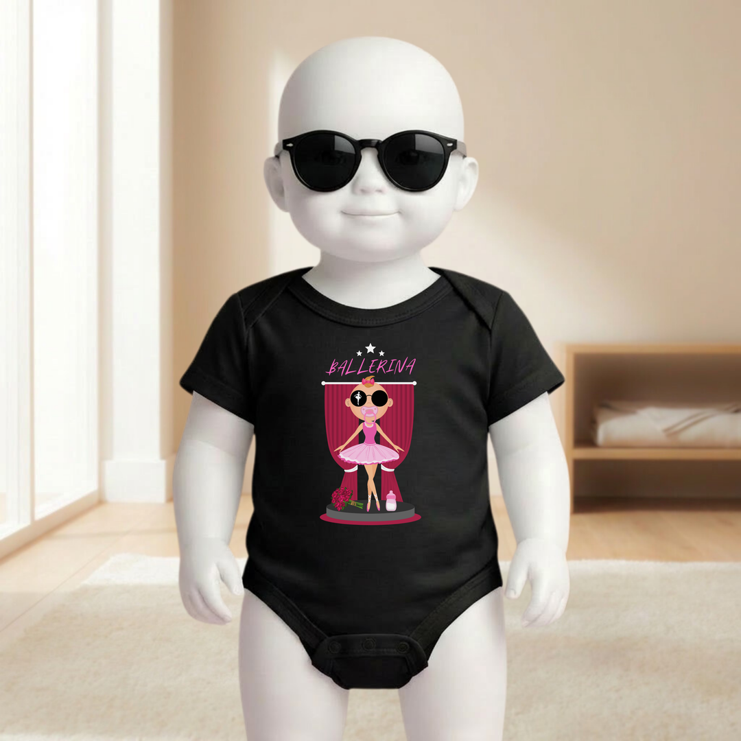 Baby Body schwarz kurzarm für Mädchen am Mannequin getragen, stylischer Babybody mit Ballerina- Motiv für kleine Tänzerinnen von TIMMY &amp; MIMMY