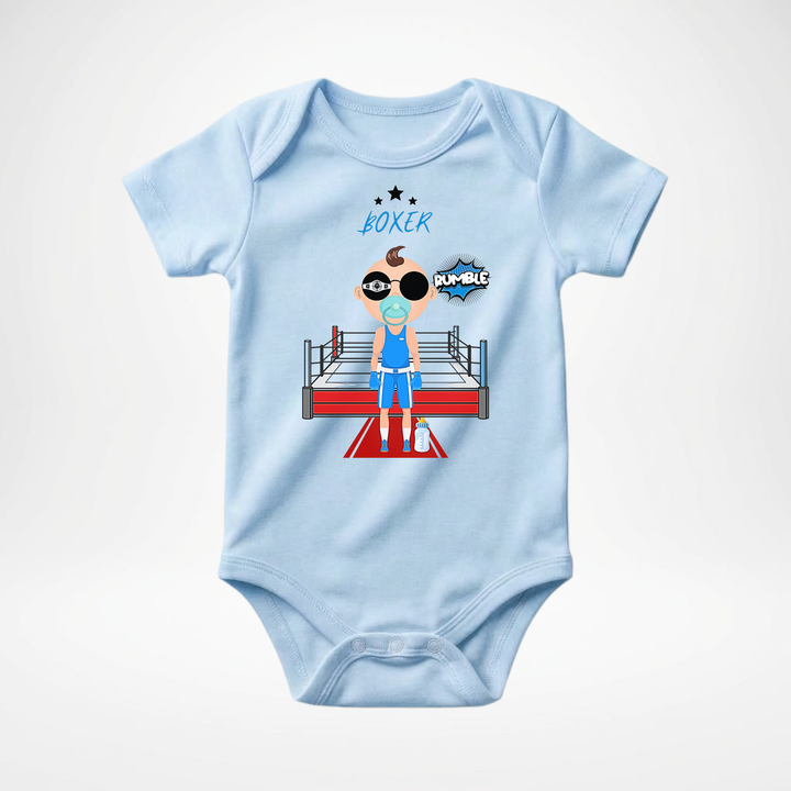 Hellblauer Baby Body kurzarm für Jungs mit Boxer- Motiv, cooler Babybody aus Baumwolle mit Boxer- Design der Baby-&amp; Kleinkind- Marke TIMMY &amp; MIMMY
