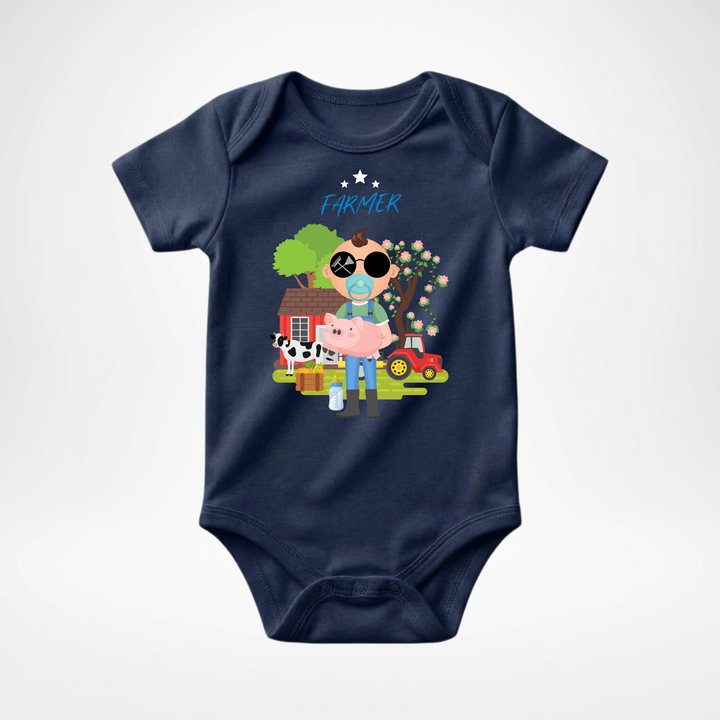 Navy blauer Baby Body kurzarm für Jungs mit Farmer- Motiv, cooler Babybody aus Baumwolle mit Bauernhof- Design der Baby-&amp; Kleinkind- Marke TIMMY &amp; MIMMY