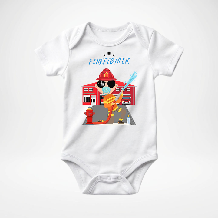 Weißer Baby Body kurzarm für Jungs mit Feuerwehr- Motiv, cooler Babybody aus Baumwolle mit Firefighter- Design der Baby-&amp; Kleinkind- Marke TIMMY &amp; MIMMY