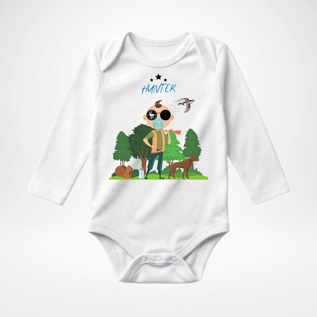 Weißer Baby Body langarm für Jungs mit Hunter Motiv, hochwertiger Babybody aus Baumwolle mit Wald und Tier Design von TIMMY &amp; MIMMY