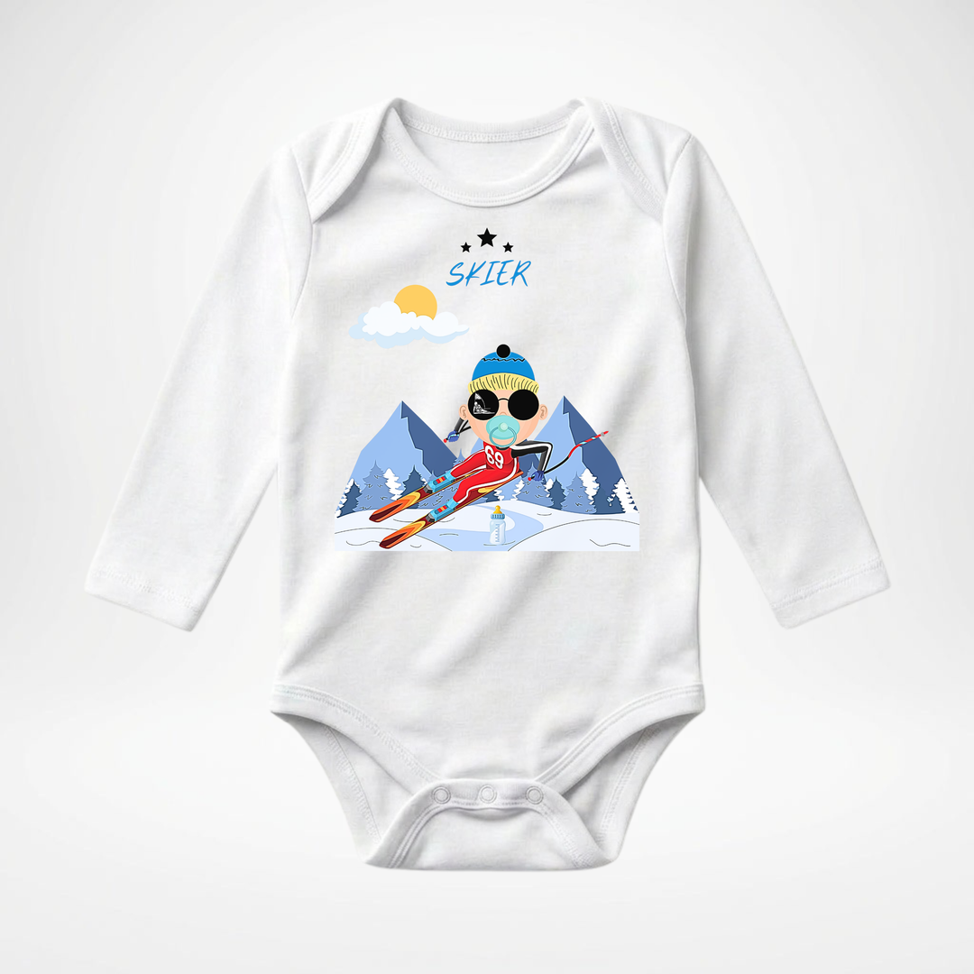 Weißer Baby Body langarm für Jungs mit Ski- Motiv, hochwertiger Babybody aus Baumwolle mit Skifahrer- Design von TIMMY &amp; MIMMY