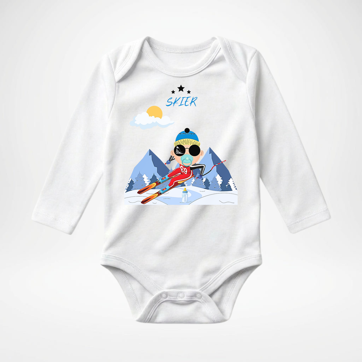 Weißer Baby Body langarm für Jungs mit Ski- Motiv, hochwertiger Babybody aus Baumwolle mit Skifahrer- Design von TIMMY &amp; MIMMY