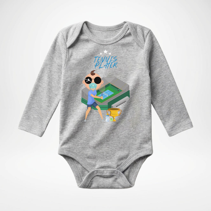Hellgrauer Baby Body langarm für Jungs mit Tennis- Motiv, hochwertiger Babybody aus Baumwolle mit Tennis Player- Design von TIMMY &amp; MIMMY