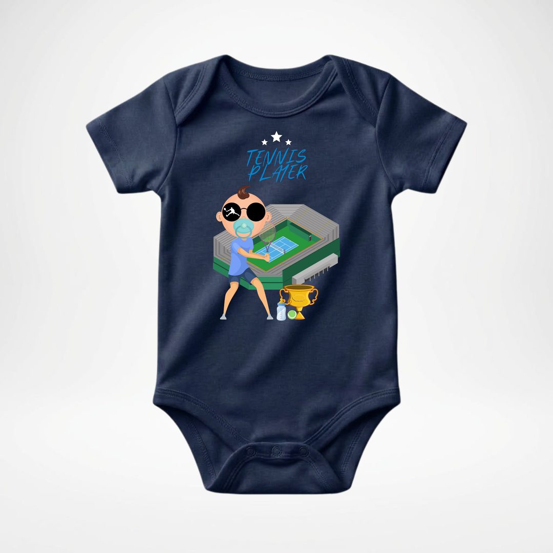 Navy blauer Baby Body kurzarm für Jungs mit Tennis- Motiv, cooler Babybody aus Baumwolle mit Tennis- Design der Baby-&amp; Kleinkind- Marke TIMMY &amp; MIMMY